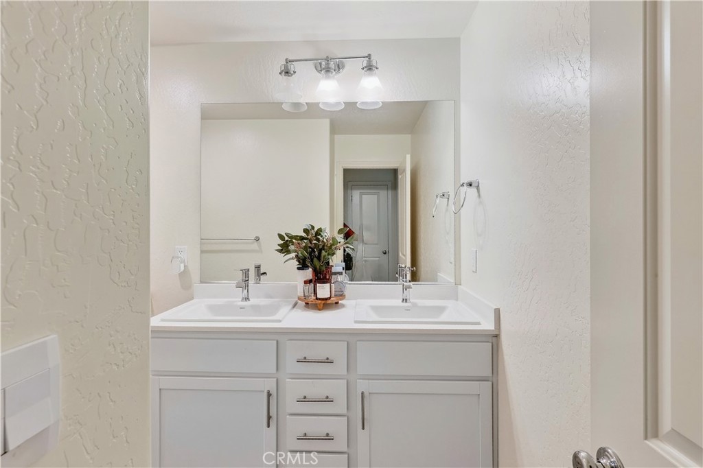 209 Grand View Ct, Merced, CA 95341