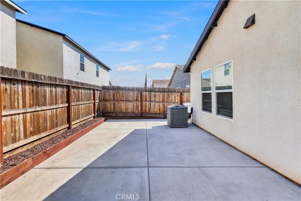 209 Grand View Ct, Merced, CA 95341