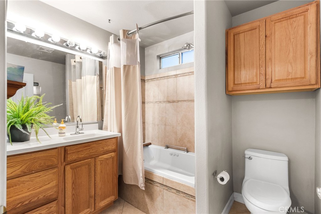 2814 Village Ct, Merced, CA 95348
