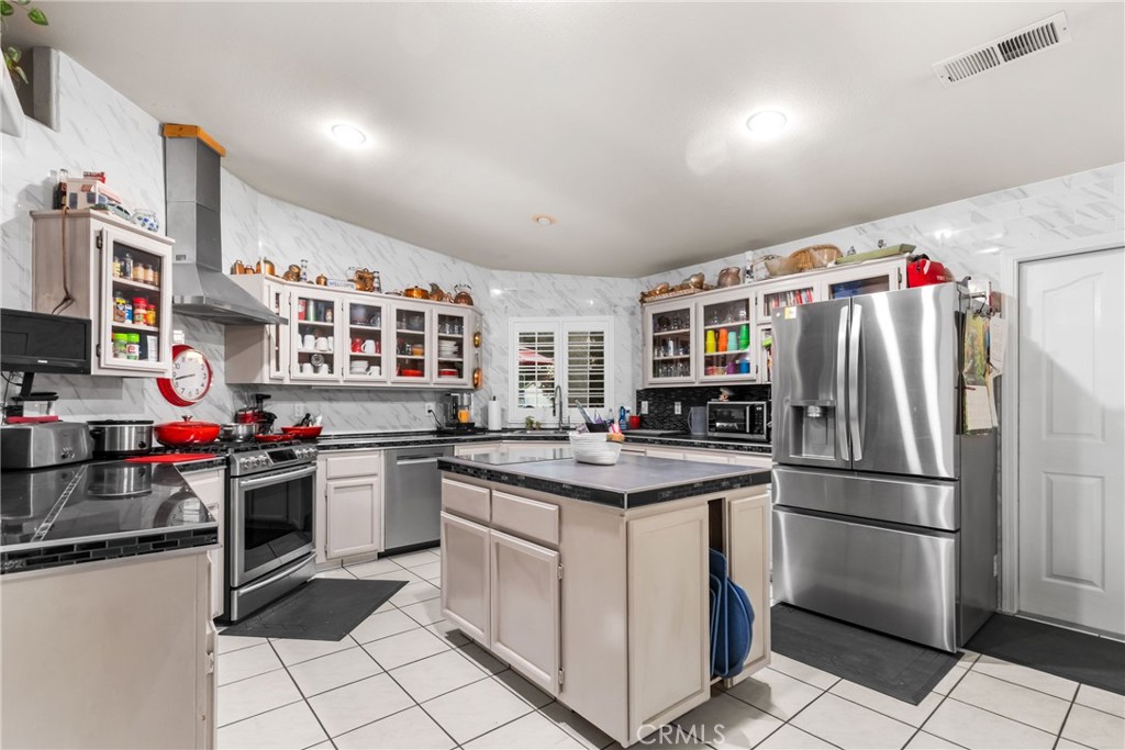 2814 Village Ct, Merced, CA 95348