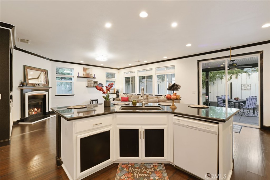 1725 1725 Luna Bella Lane, Manteca, CA 95337