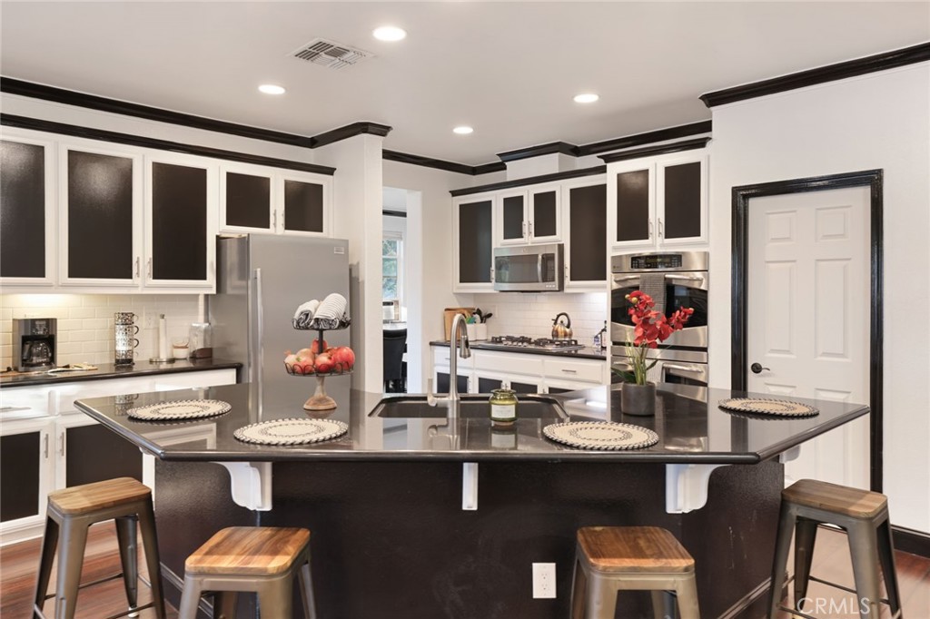 1725 1725 Luna Bella Lane, Manteca, CA 95337