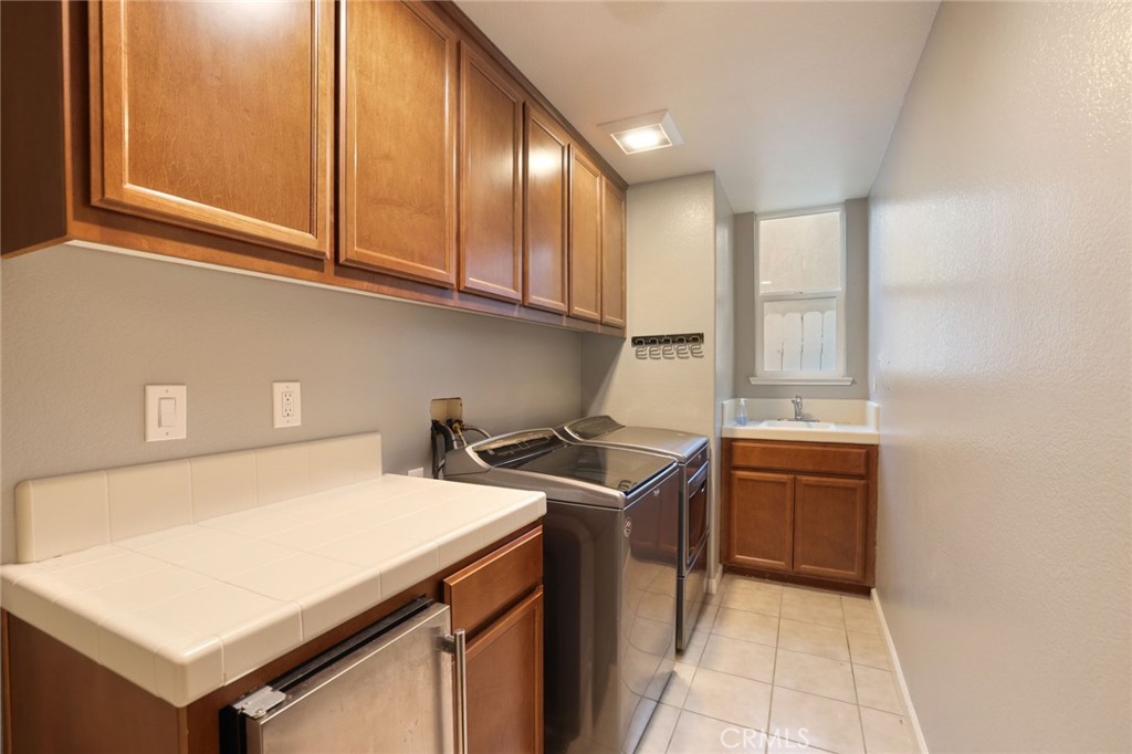1725 1725 Luna Bella Lane, Manteca, CA 95337