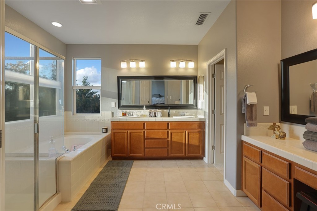 1725 1725 Luna Bella Lane, Manteca, CA 95337