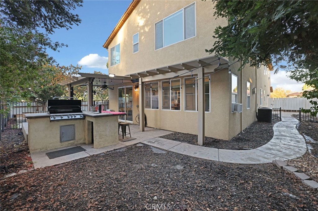 1725 1725 Luna Bella Lane, Manteca, CA 95337
