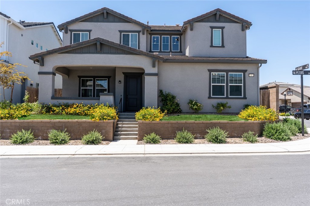 253 S Peters Ln, Madera, CA 93636