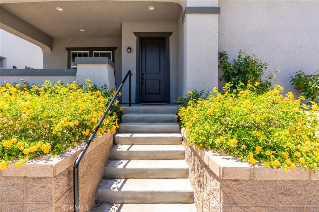 253 S Peters Ln, Madera, CA 93636