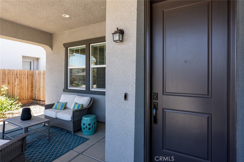 253 S Peters Ln, Madera, CA 93636