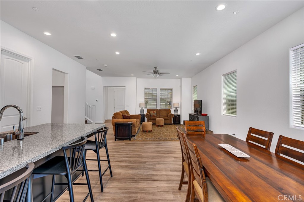 253 S Peters Ln, Madera, CA 93636