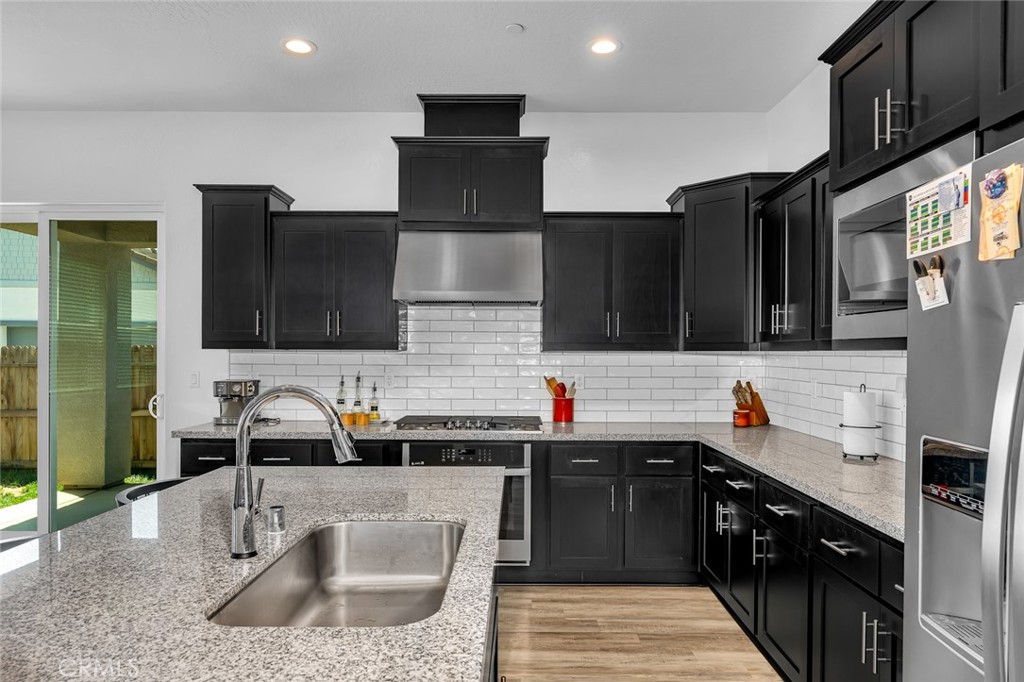 253 S Peters Ln, Madera, CA 93636