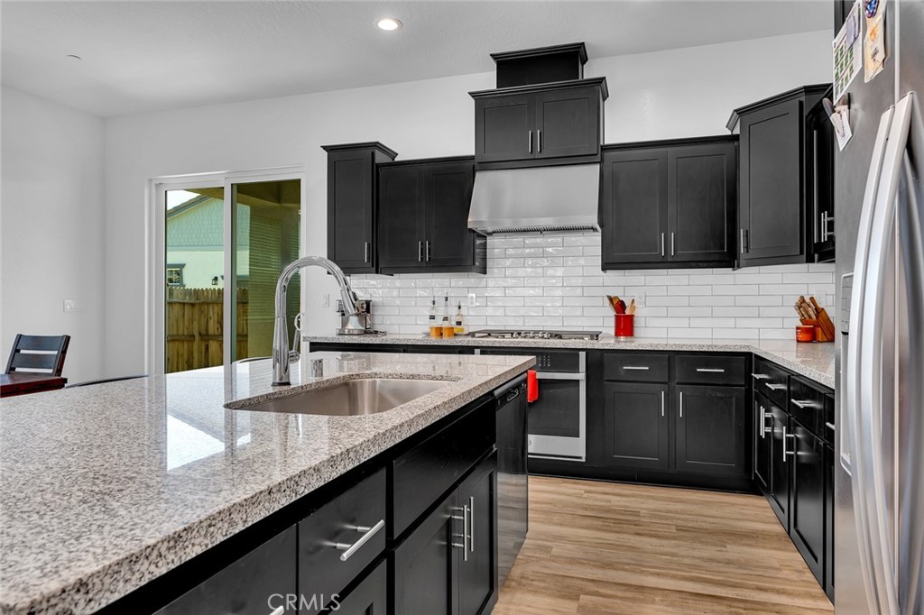 253 S Peters Ln, Madera, CA 93636