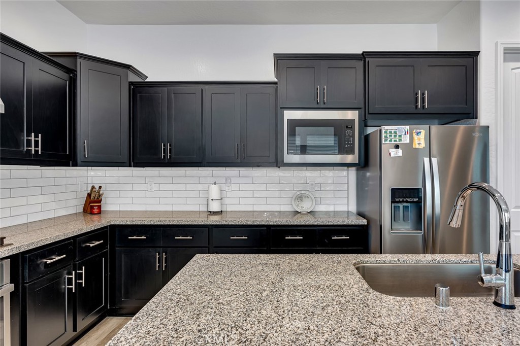 253 S Peters Ln, Madera, CA 93636