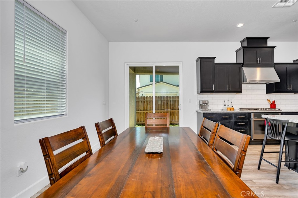 253 S Peters Ln, Madera, CA 93636