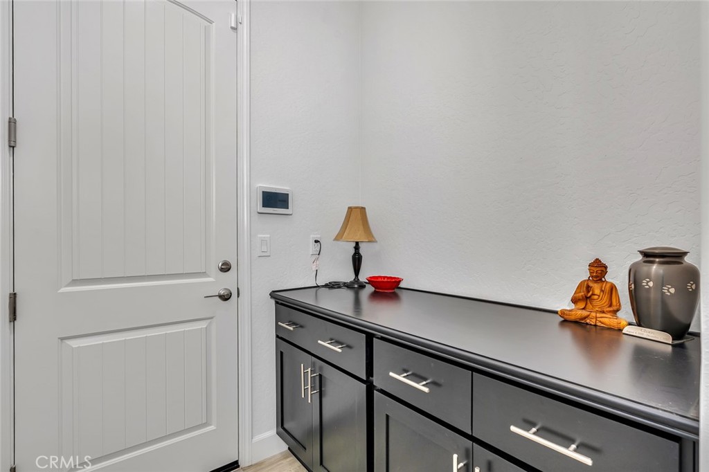 253 S Peters Ln, Madera, CA 93636