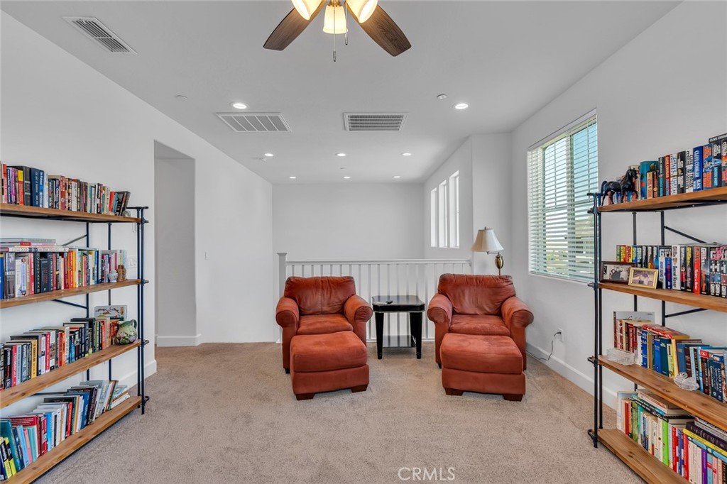 253 S Peters Ln, Madera, CA 93636