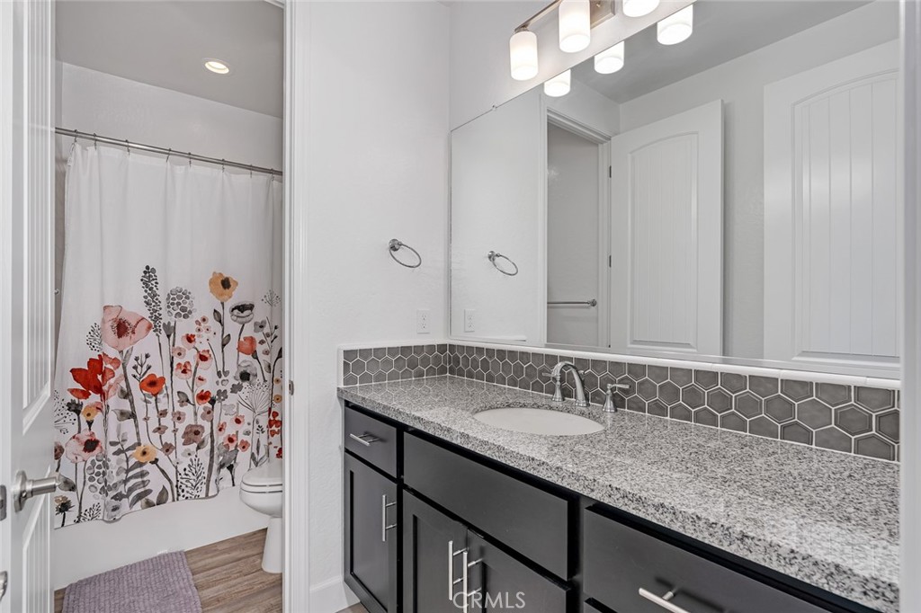 253 S Peters Ln, Madera, CA 93636