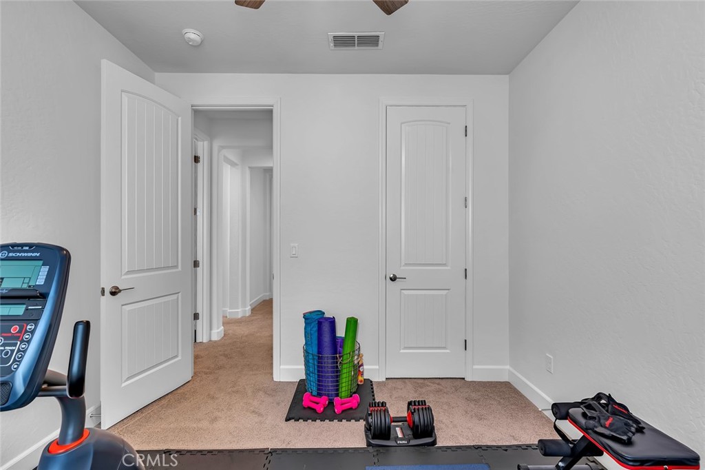 253 S Peters Ln, Madera, CA 93636