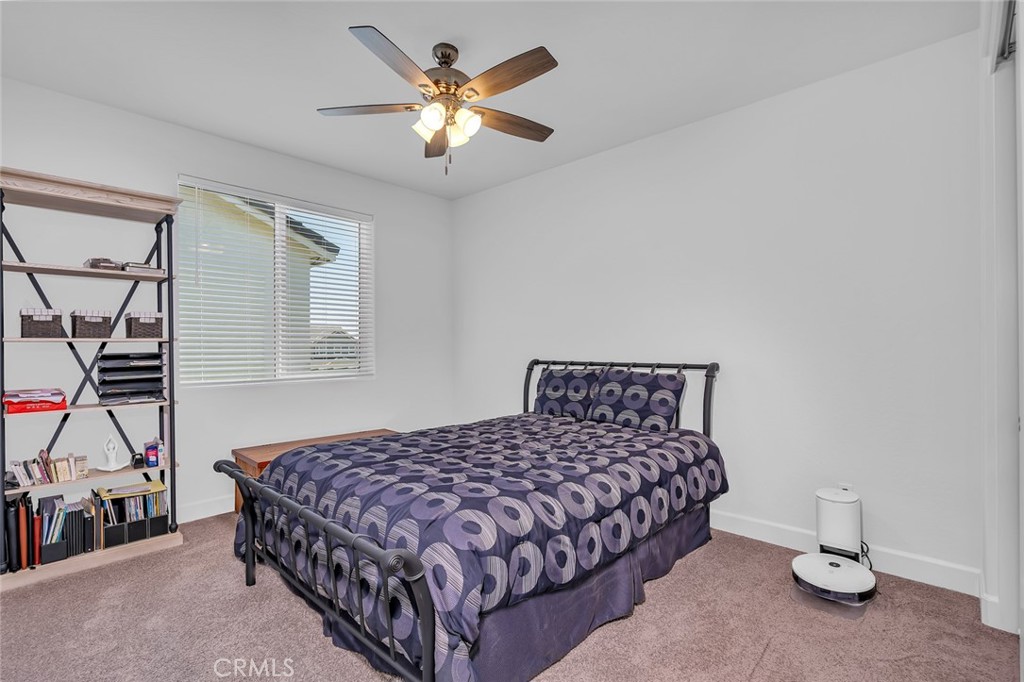 253 S Peters Ln, Madera, CA 93636