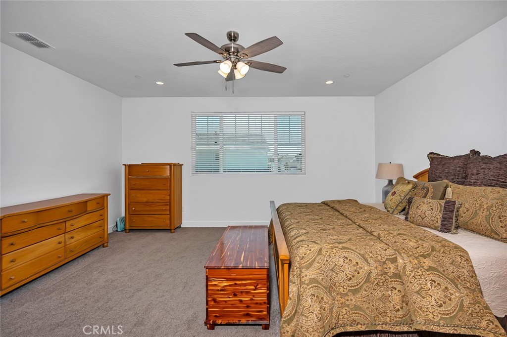 253 S Peters Ln, Madera, CA 93636