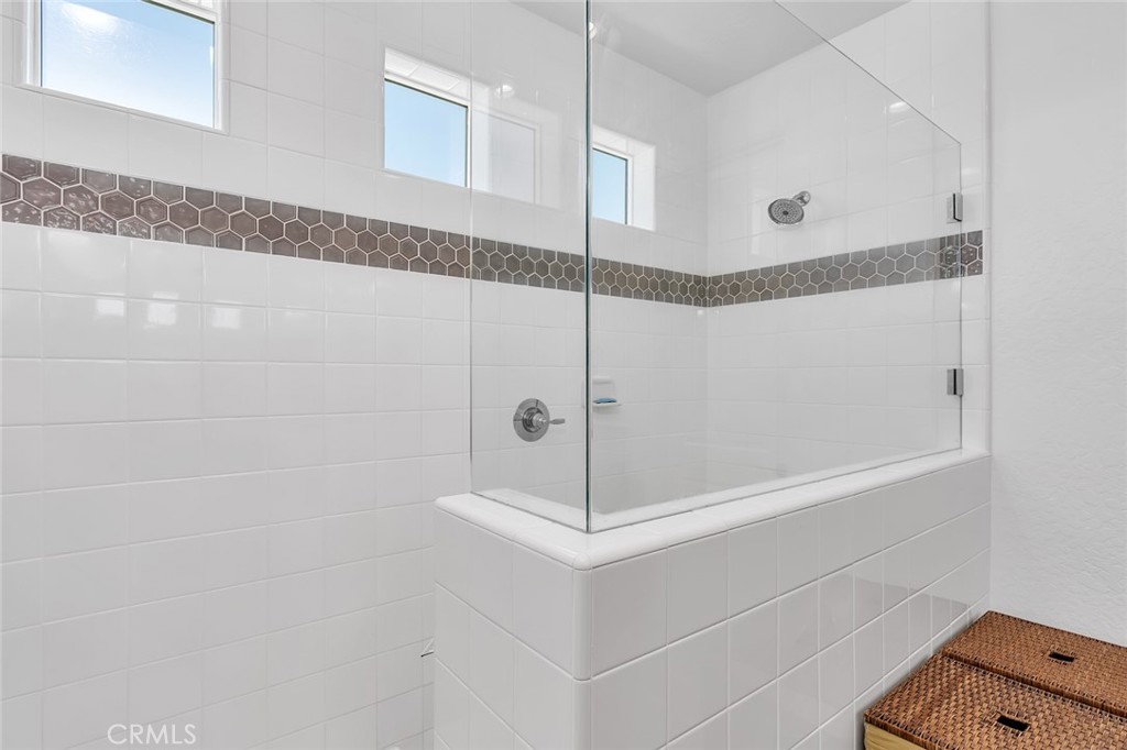 253 S Peters Ln, Madera, CA 93636