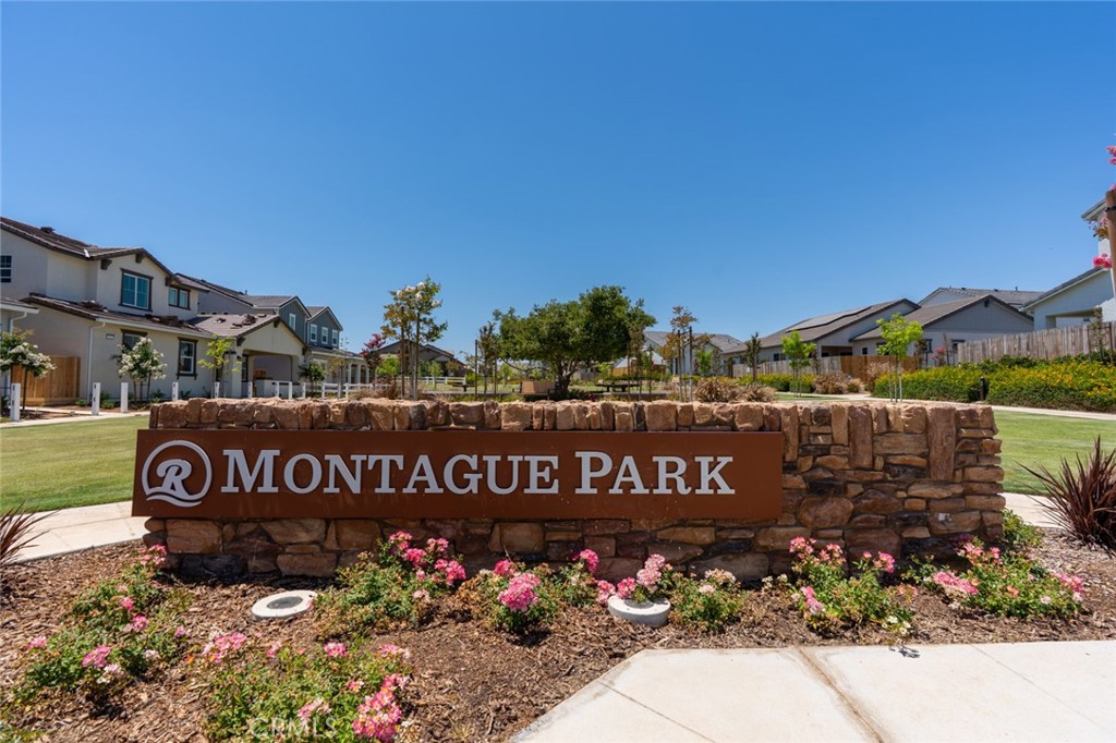 253 S Peters Ln, Madera, CA 93636