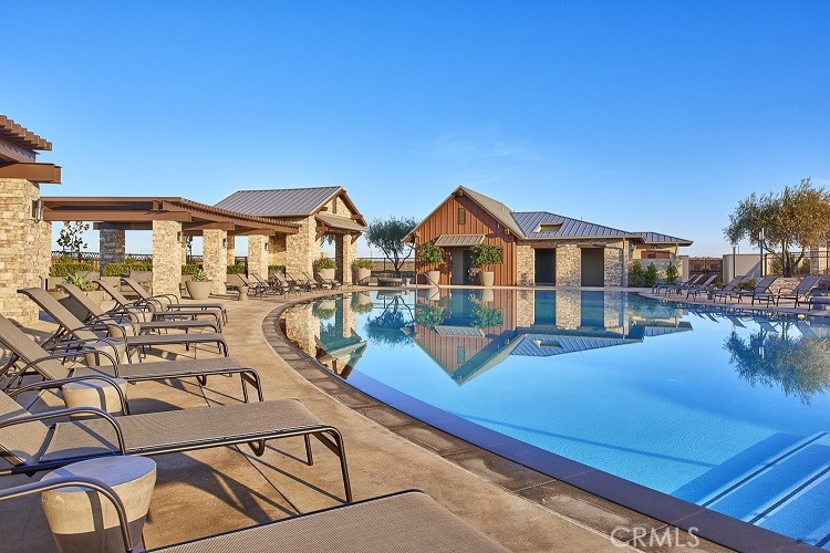 253 S Peters Ln, Madera, CA 93636