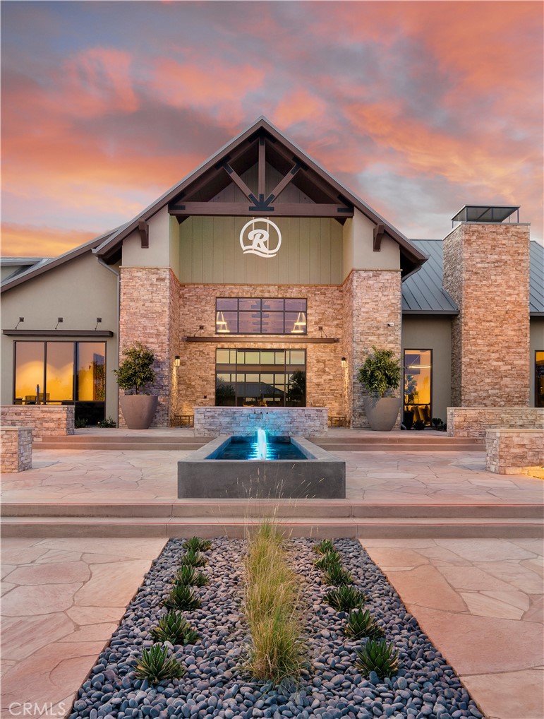 253 S Peters Ln, Madera, CA 93636