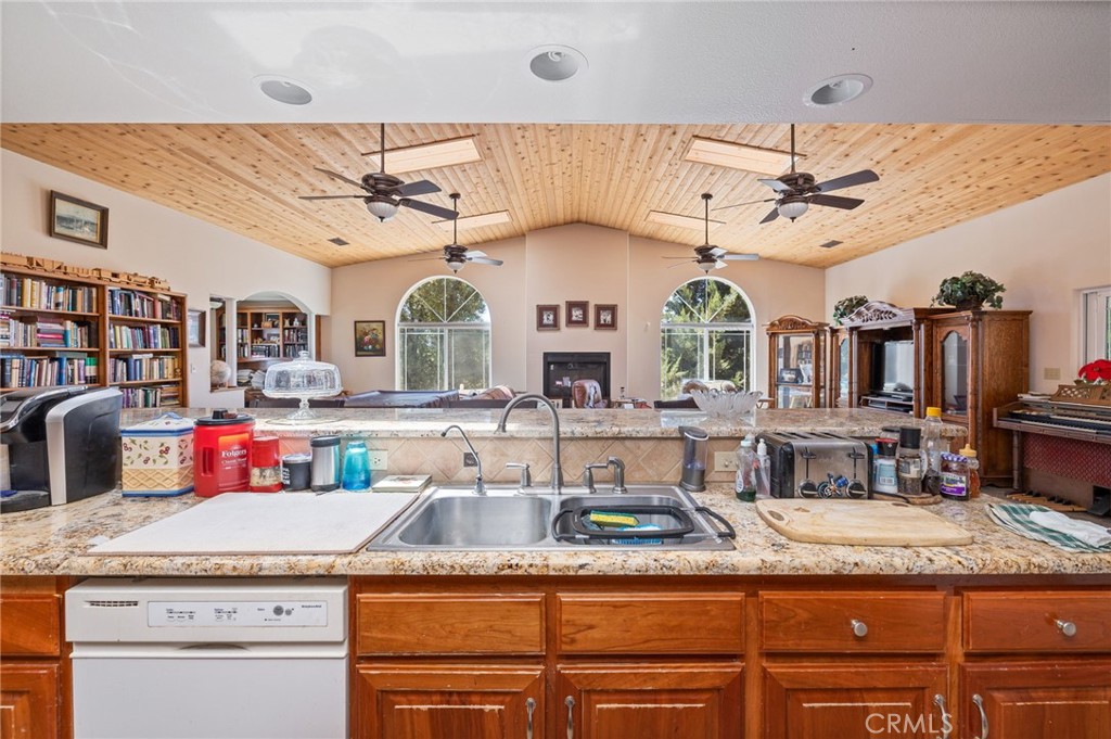 45544 Pine River Rd, Ahwahnee, CA 93601