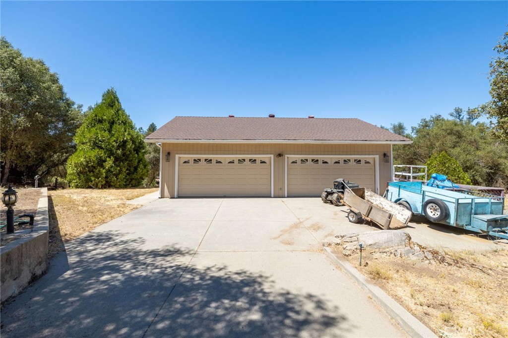 45544 Pine River Rd, Ahwahnee, CA 93601