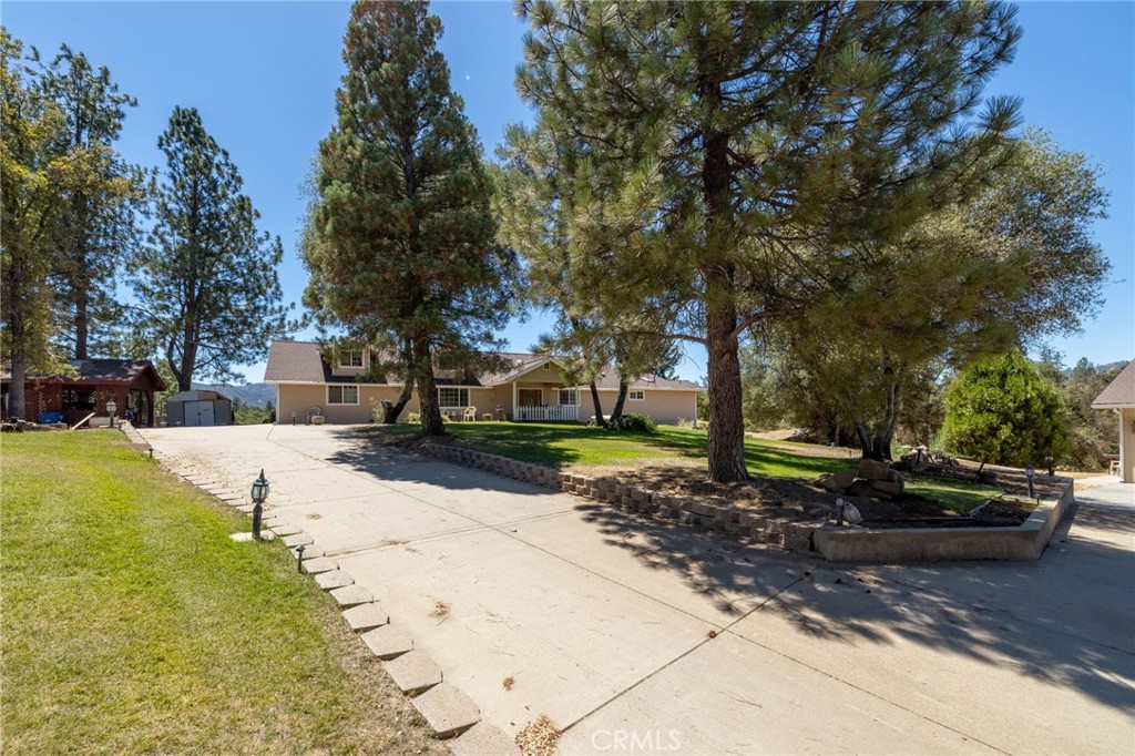 45544 Pine River Rd, Ahwahnee, CA 93601