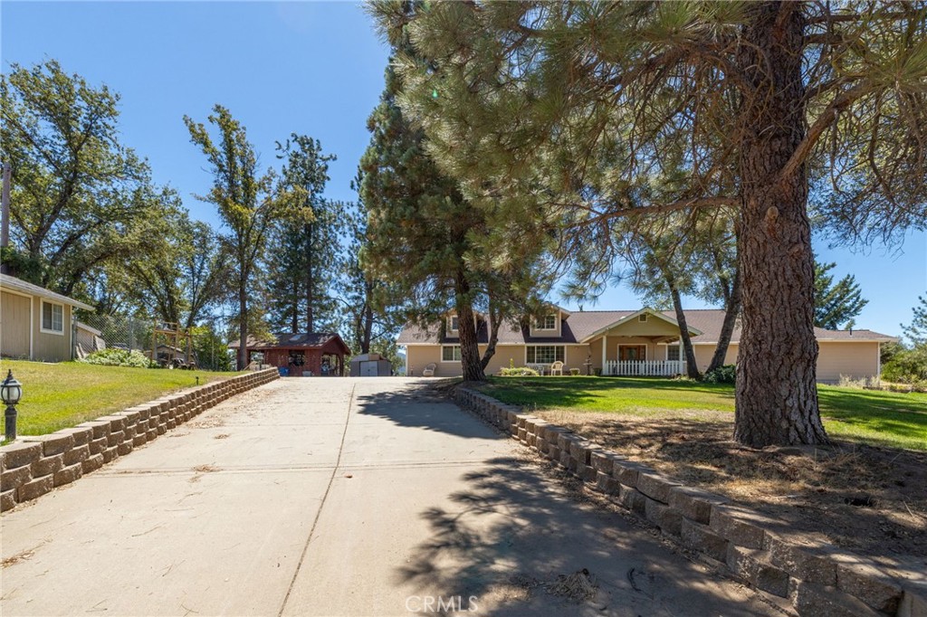 45544 Pine River Rd, Ahwahnee, CA 93601