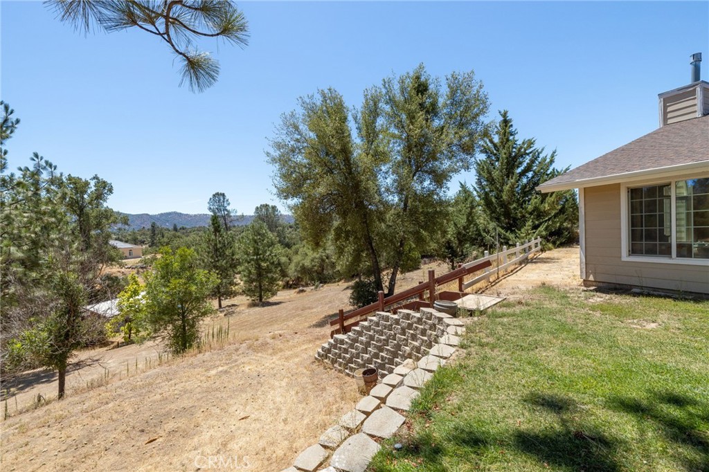 45544 Pine River Rd, Ahwahnee, CA 93601