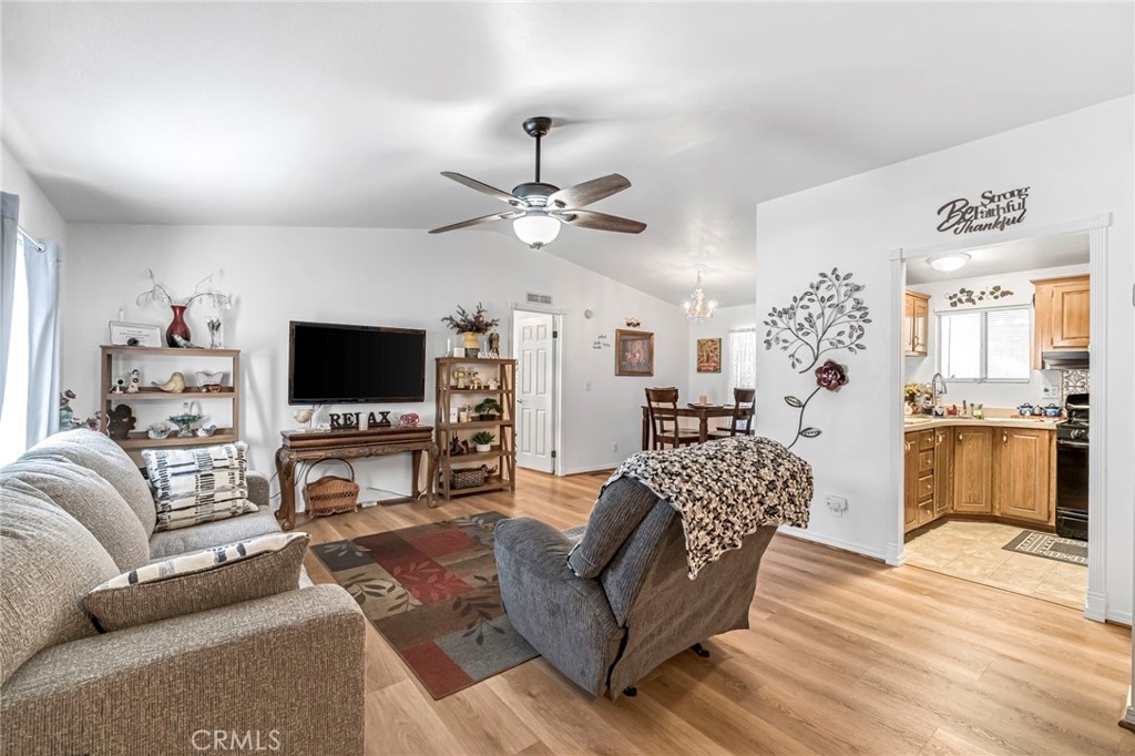 1218 E Cleveland Ave #142, Madera, CA 93638