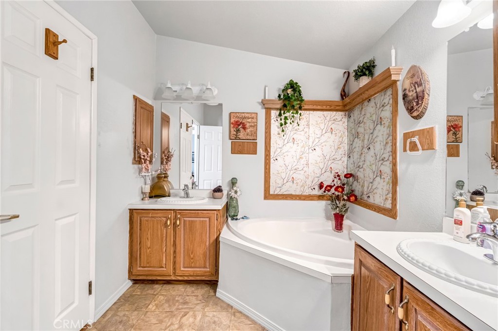 1218 E Cleveland Ave #142, Madera, CA 93638