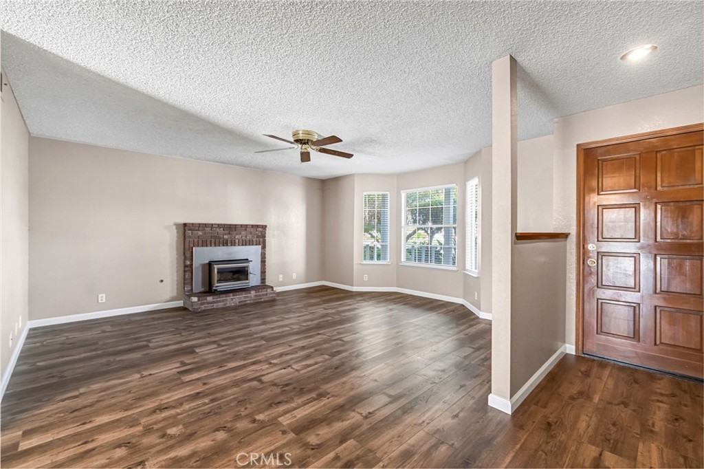 1688 University, Madera, CA 93637