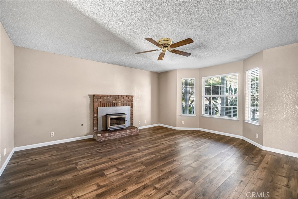 1688 University, Madera, CA 93637