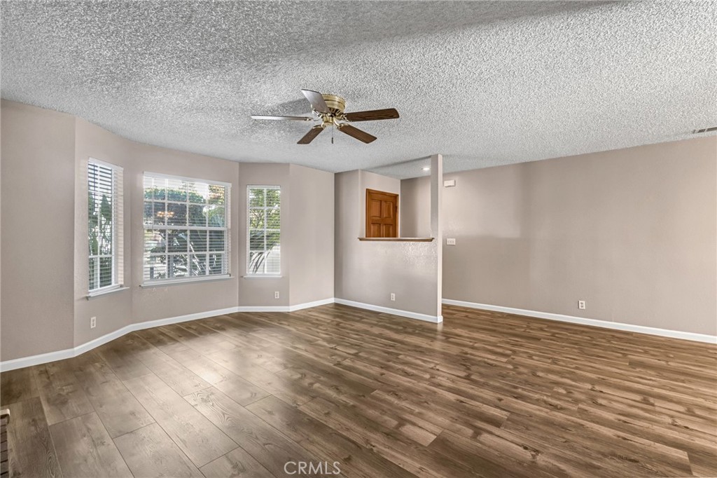 1688 University, Madera, CA 93637