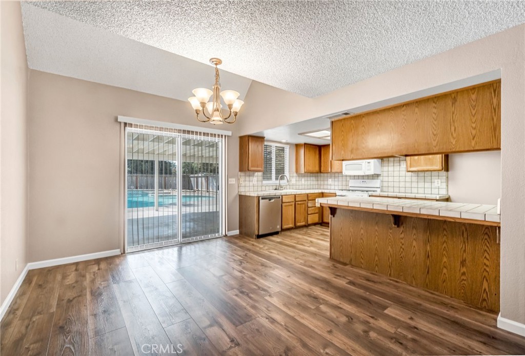 1688 University, Madera, CA 93637