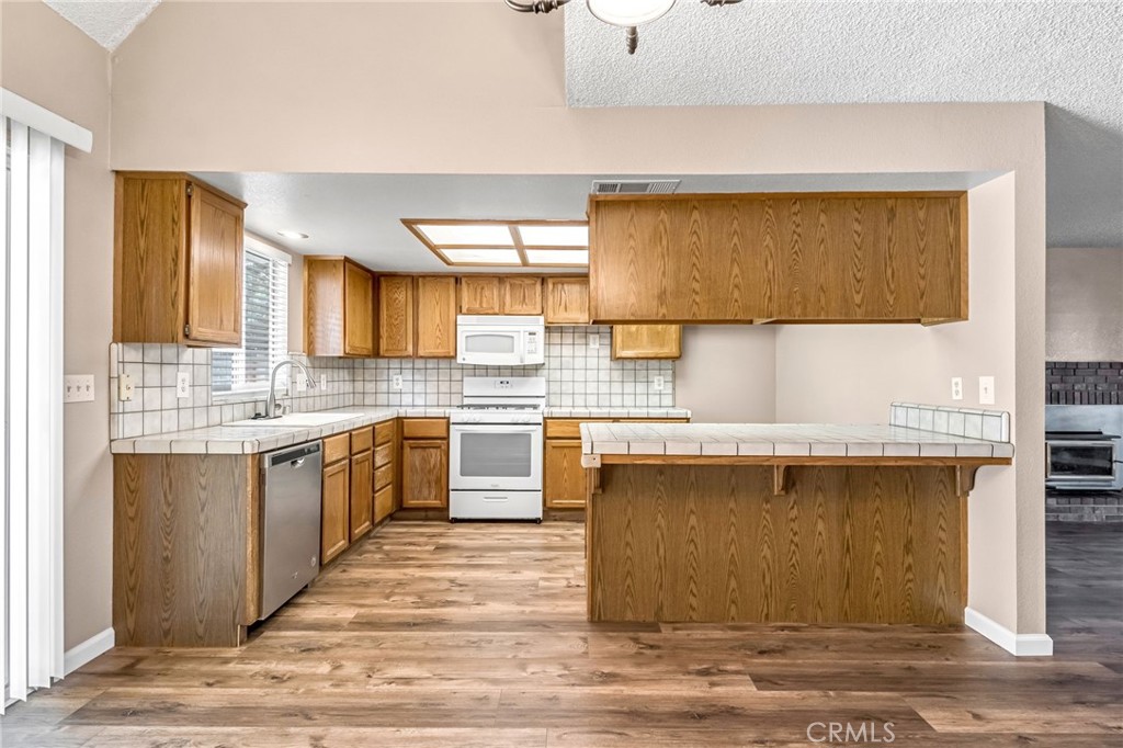 1688 University, Madera, CA 93637