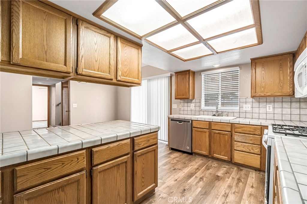 1688 University, Madera, CA 93637