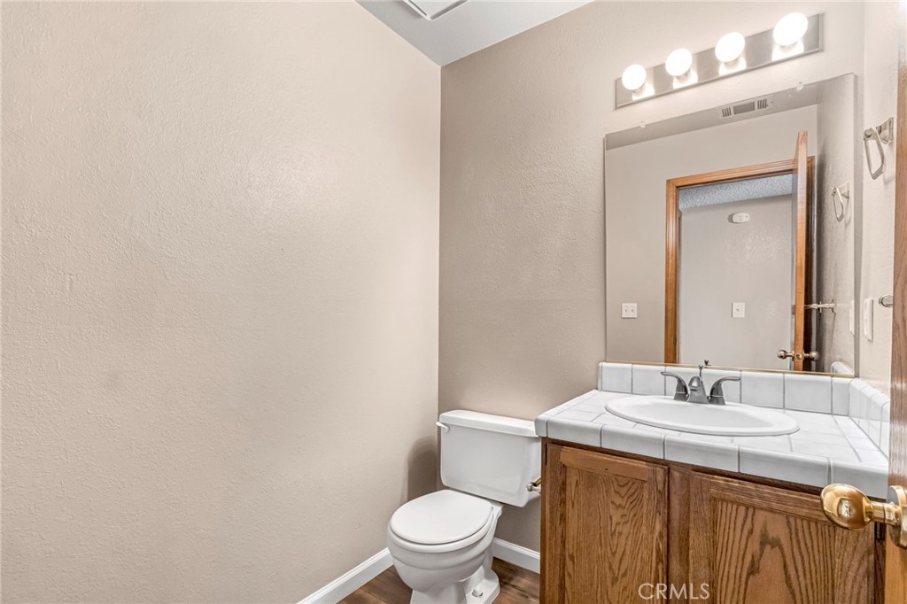 1688 University, Madera, CA 93637