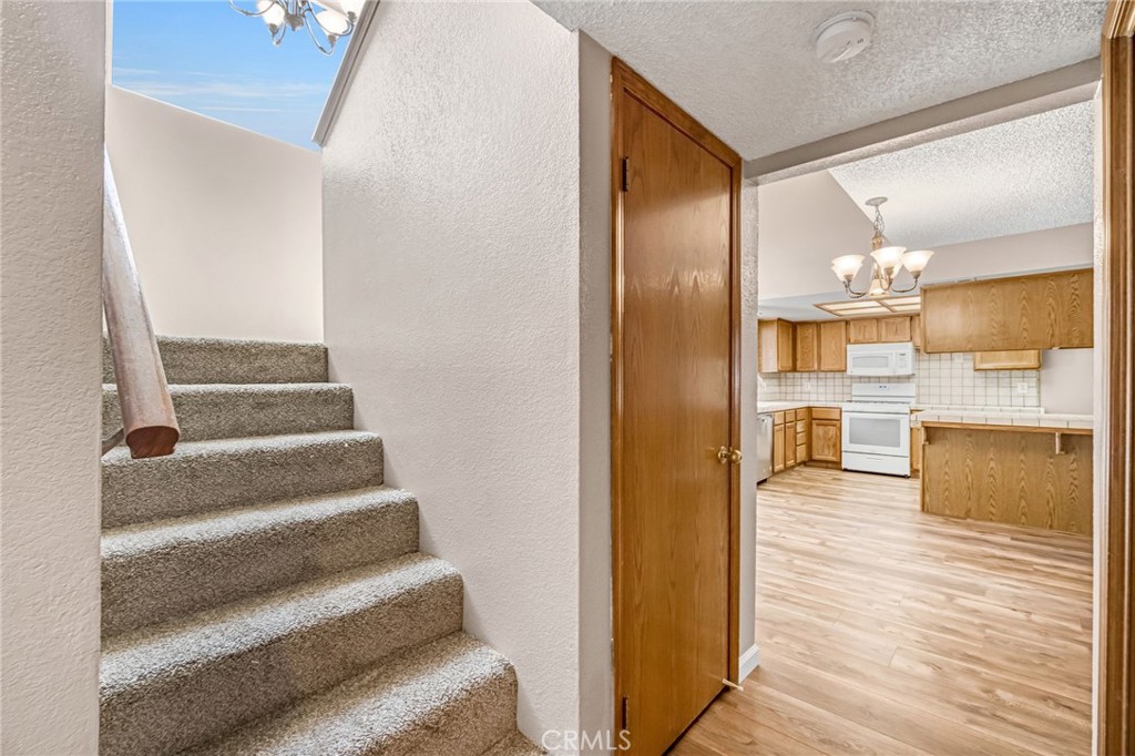 1688 University, Madera, CA 93637