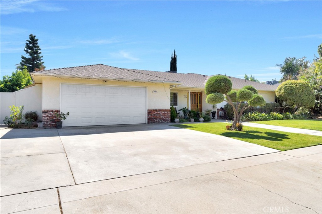 3077 W Robinwood Ln, Fresno, CA 93711