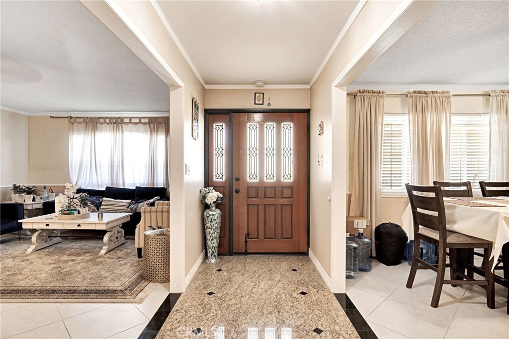 3077 W Robinwood Ln, Fresno, CA 93711