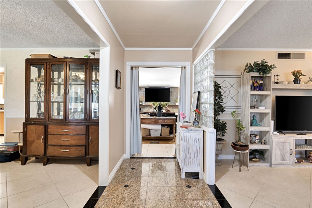 3077 W Robinwood Ln, Fresno, CA 93711