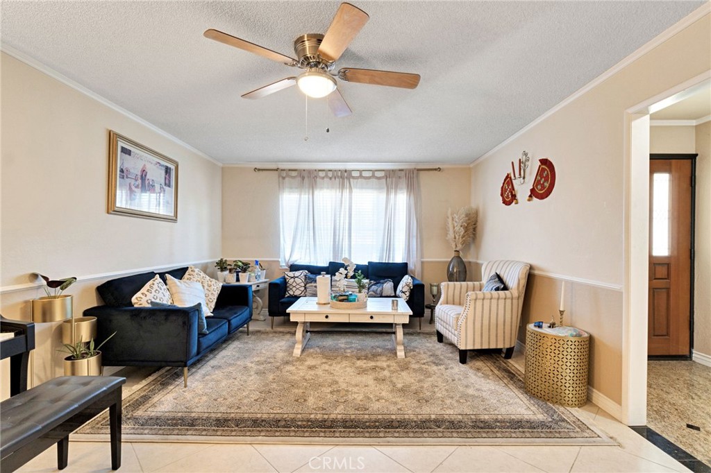 3077 W Robinwood Ln, Fresno, CA 93711