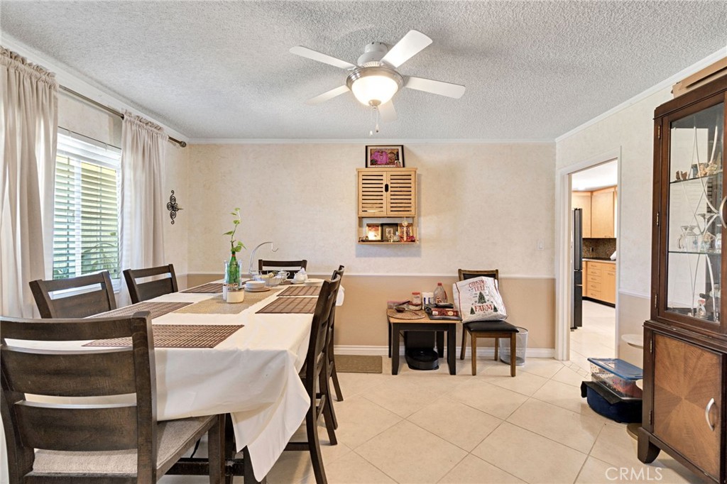 3077 W Robinwood Ln, Fresno, CA 93711