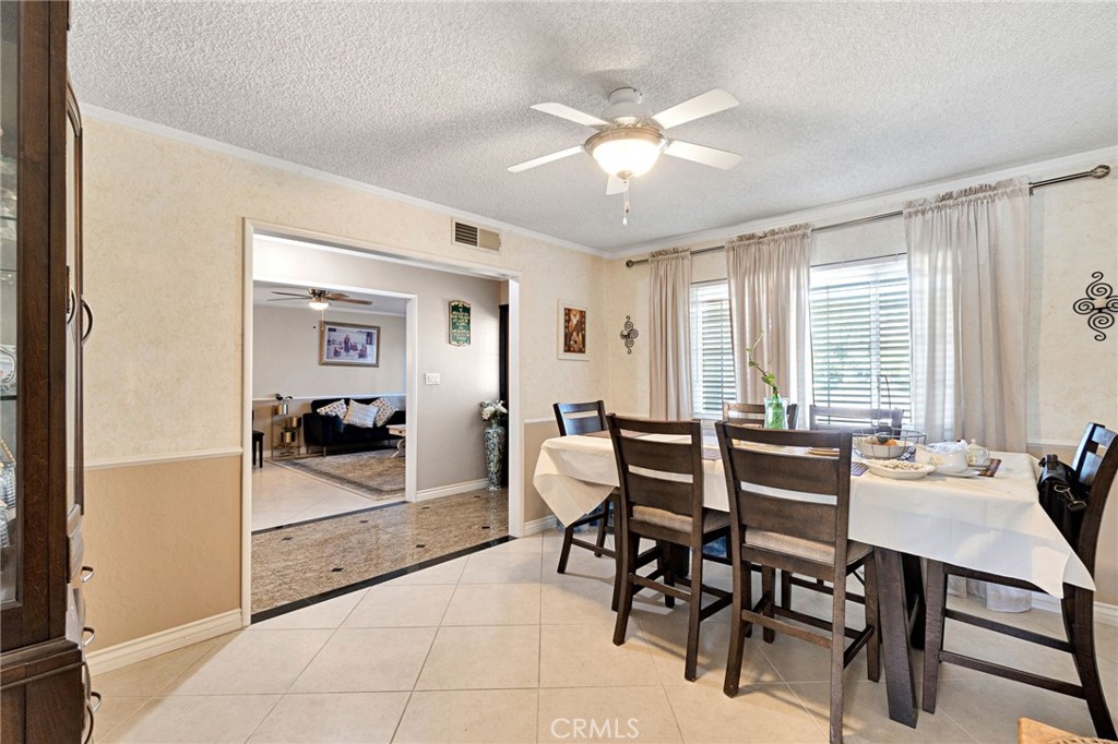 3077 W Robinwood Ln, Fresno, CA 93711