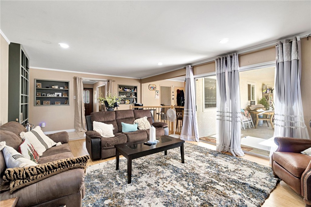 3077 W Robinwood Ln, Fresno, CA 93711