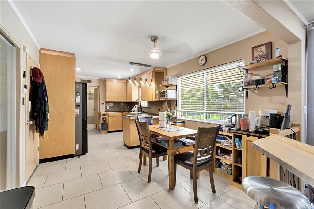 3077 W Robinwood Ln, Fresno, CA 93711